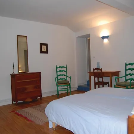 Four-bedroom Holiday In Bourneau