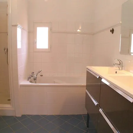 Four-bedroom Holiday In Bourneau